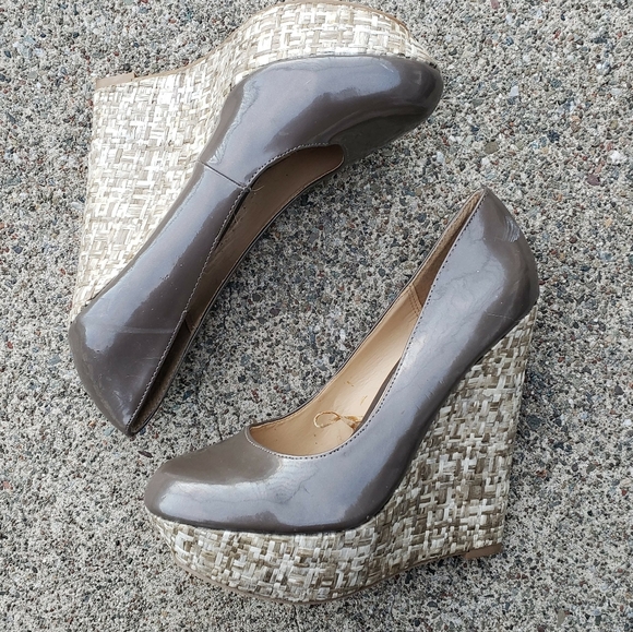 Steve Madden Shoes - 2/$15 Steve Madden griege basket weave wedges